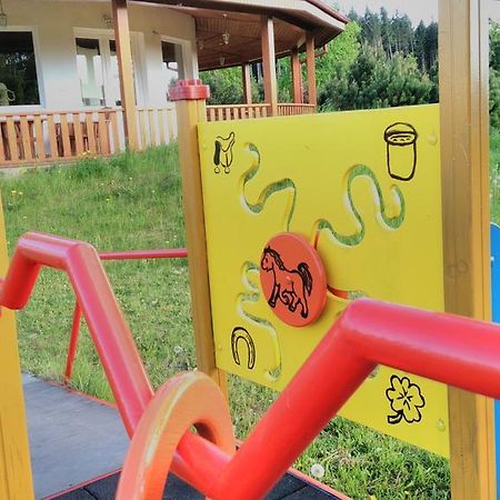 Farma Slunecny Dvur Apartmany A Family Stany Strecha Pod Strechou Hermanuv Mestec Ngoại thất bức ảnh