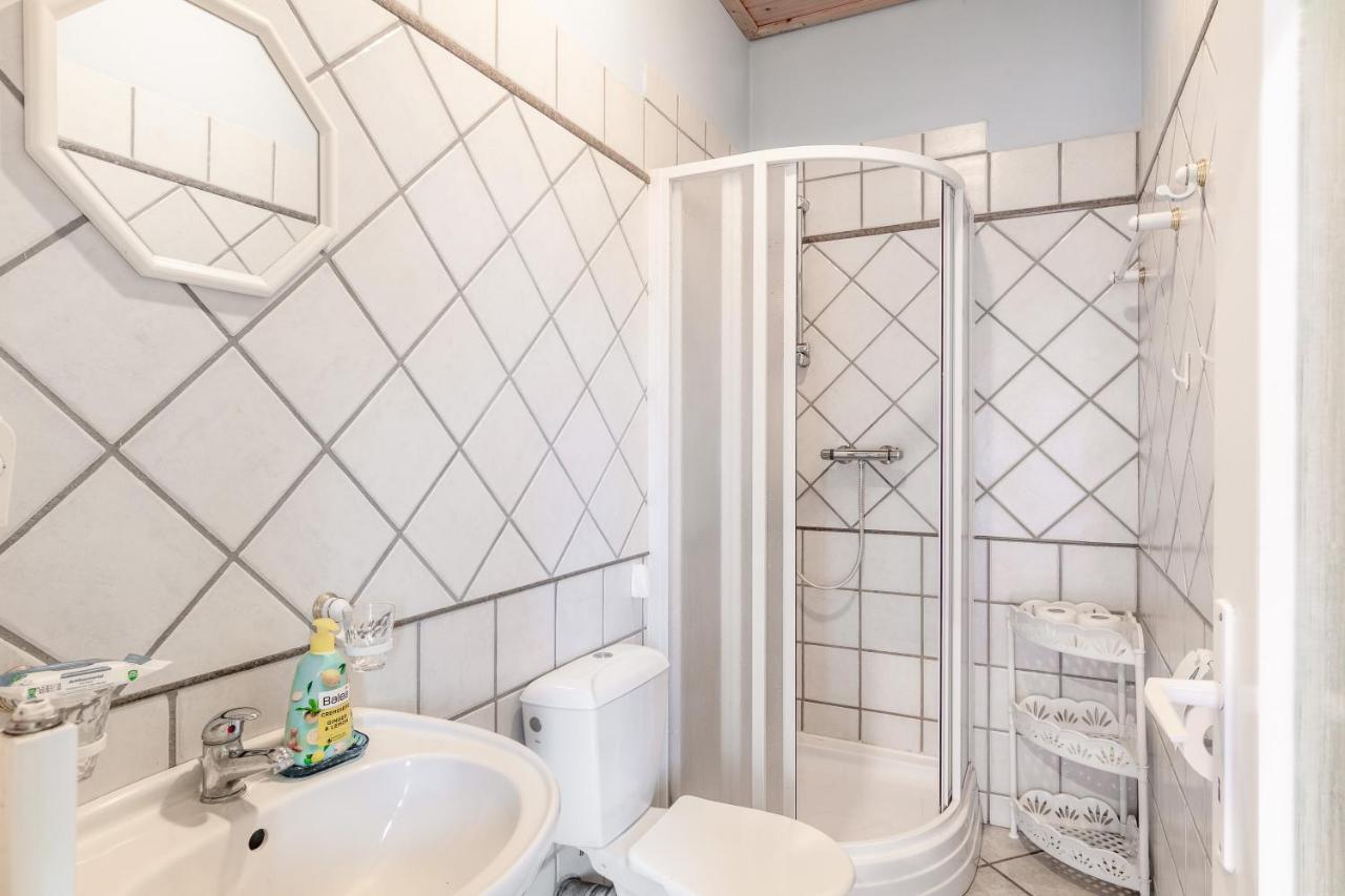 Farma Slunecny Dvur Apartmany A Family Stany Strecha Pod Strechou Hermanuv Mestec Ngoại thất bức ảnh